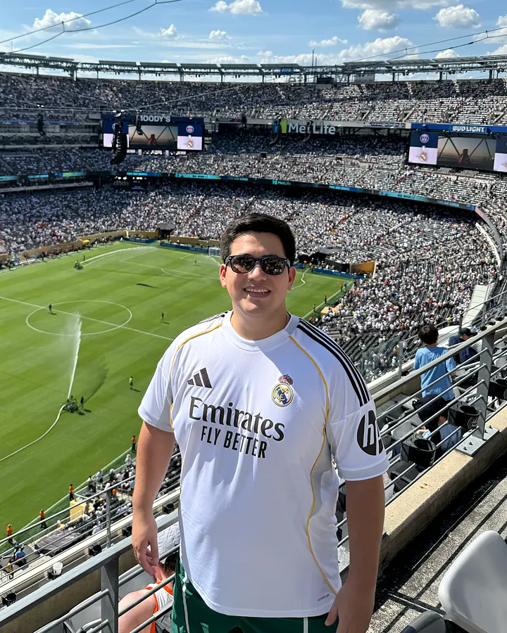 Daniel Vega en la tribuna del Mundial de Clubes 2025 en Nueva Jersey